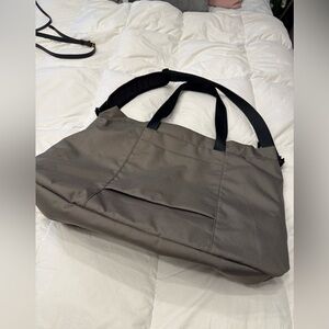 Everlane Renew Transit Weekender Bag in Warm Charcoal